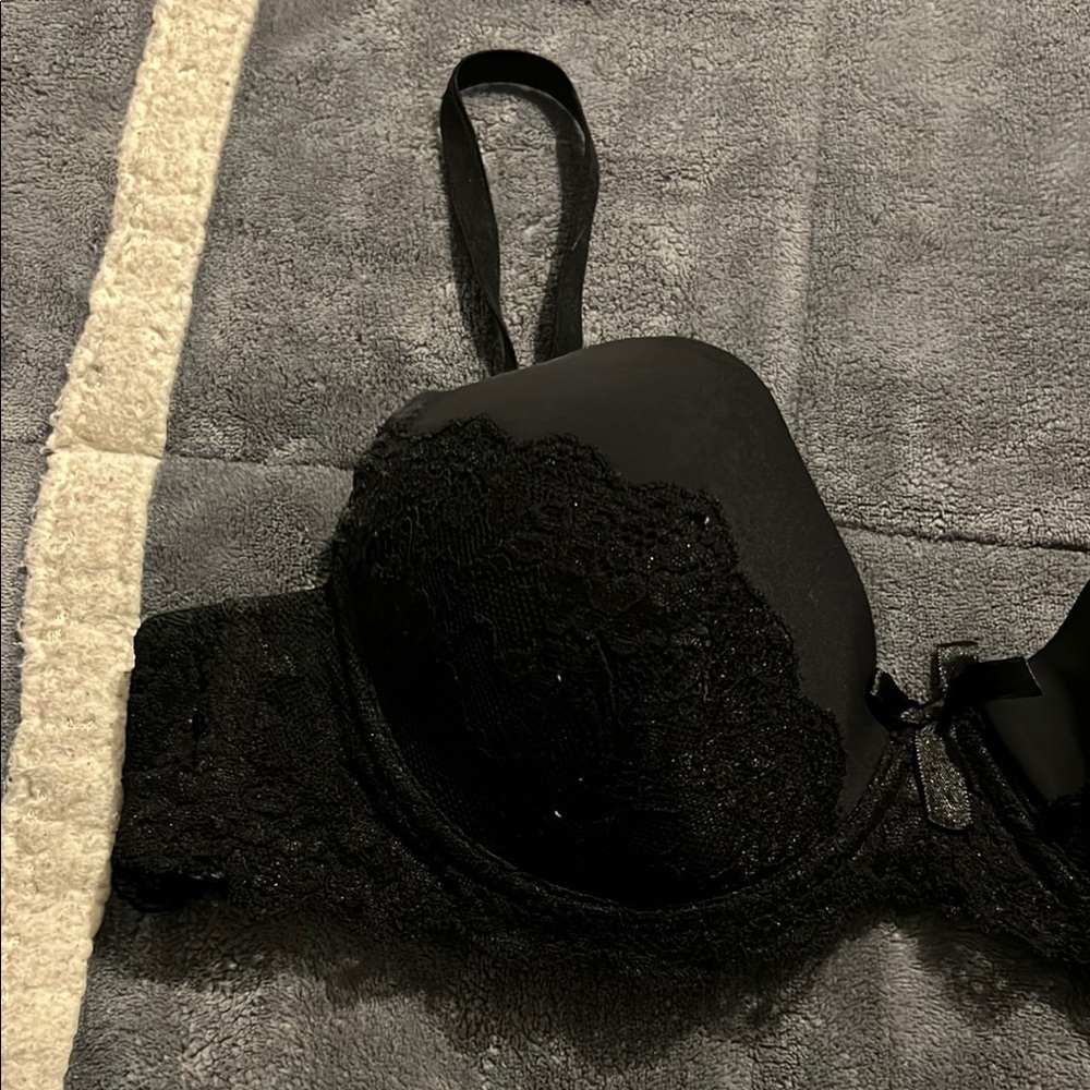 Classic Black Adjustable Strap Bra - Picture 2 of 9